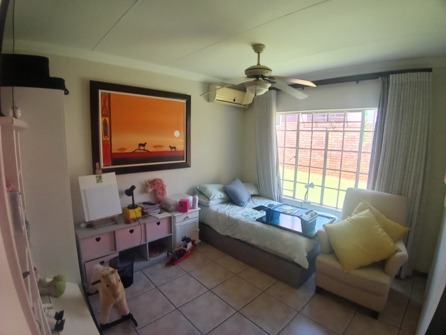 To Let 4 Bedroom Property for Rent in Geelhoutpark North West